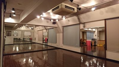 ヒラソル銀座ダンススクール ダンススクール/メインスタジオ の室内の写真