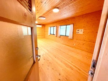 1階右側の部屋になります。 - 光楽園ピラミッドハウスの室内の写真