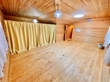 1階左側の部屋になります。 - 光楽園ピラミッドハウスの室内の写真