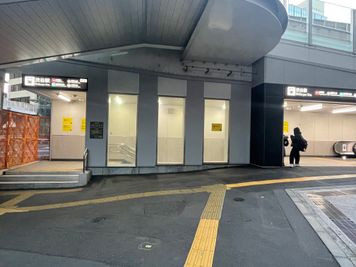 最寄りの駅　渋谷駅C1出口 - 渋谷明治通りスタジオ＠渋谷駅徒歩1分 byエディターキャンプ 【グリーンバックスタジオ】撮影・会議・オンライン面談利用。のその他の写真