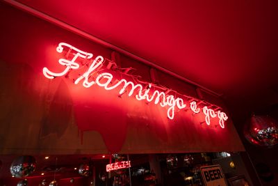 店内インスタ映えネオン - 渋谷 FLAMINGO 渋谷 カフェ & ダイナー (カフェ & バー)の設備の写真