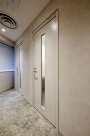 H¹T by W 新宿東南口（サテライト型シェアオフィス） ROOM X 03の室内の写真