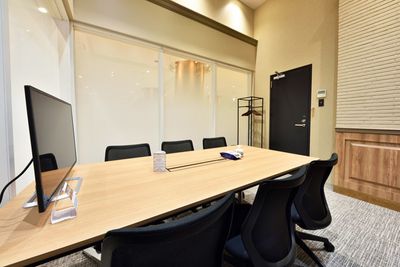 H¹Tさいたま新都心（サテライト型シェアオフィス） 会議室01(6名)の室内の写真