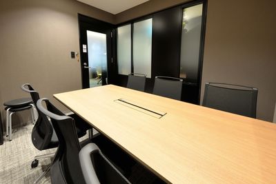 H¹T麹町（サテライト型シェアオフィス） 会議室 01(6名)の室内の写真