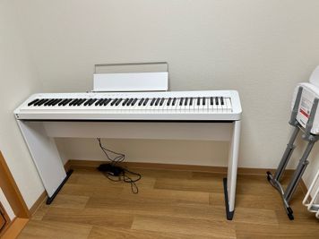 電子ピアノ
CASIO　Privia　PX-S1100WE
 - みなまき小さなスタジオの設備の写真