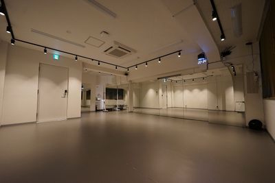 夜間照明演出で様々な種目や稽古に対応 - ミライスタジオ＜神田秋葉原＞ ミライスタジオ＜神田秋葉原＞_なりたい自分になる。の室内の写真