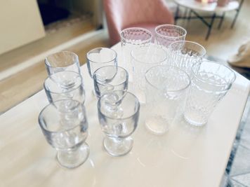 素敵なワイングラス　グラス(大・中)は安心のプラスチック製です💞各１０個ずつ有ります。 - ラ・フルエール心斎橋 キッチン付きパーティースペース、撮影スタジオの設備の写真