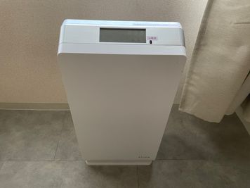 JK Room 日本橋 ハイテーブル ヨガ、ピラティス、施術マッサージ、ネイルサロンの設備の写真