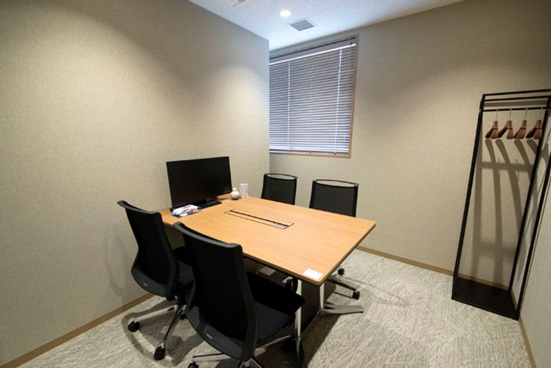 H¹T青葉台（サテライト型シェアオフィス） 会議室 04(4名)の室内の写真