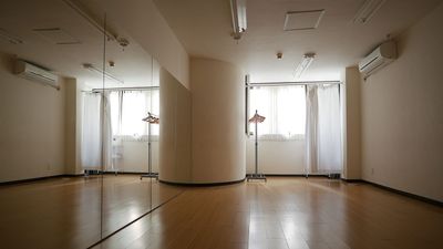 福岡レンタルスタジオカベリ天神店 ダンスができるレンタルスタジオの室内の写真