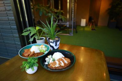 カフェテラスでカレーのご提供もできます - D-LITE fitness レンタルスジムの設備の写真