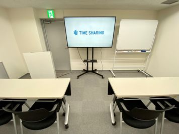 【65インチモニター、ホワイトボード、司会台を無料でお使いいただけます】 - 【閉店】TIME SHARING 渋谷南平台町 【閉店】B1階の設備の写真