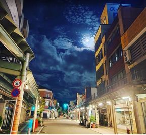 入口前商店街の夜景です。 - 高山市街地レンタルスペース 絶景：飛騨高山市街地展望台360度パノラマビューの入口の写真