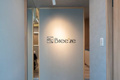 ケン表参道ビル　3階　Bree'ze 表参道 最高級美容室(シェアサロン)の室内の写真