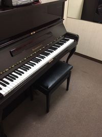 アップライトピアノ完備 防音室 ドラム部屋も有 - 横浜ジャム音楽学院