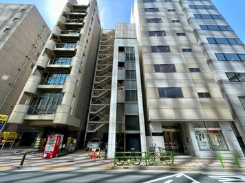 【TIME SHARING 三越前 斉丸日本橋ビル_建物外観】 - TIME SHARING 三越前 斉丸日本橋ビル 3Aの室内の写真