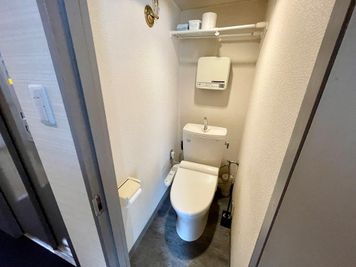 【男女共用トイレが1つです】 - 【閉店】TIME SHARING 三越前 斉丸日本橋ビル 【閉店】4Aの室内の写真