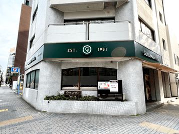 十字路の角地に立地 - 名古屋会議室 ウメムラビル錦中央店 第1会議室（セルフ設営)の外観の写真