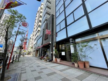 【東京タワーを正面に見て、お花屋さんのすぐ手前が当ビルです】 - TIME SHARING 田町赤羽橋 8Aの室内の写真