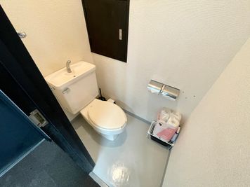 【男女共用トイレが1つです】 - TIME SHARING 水道橋 三崎町TSビル 4Fの室内の写真