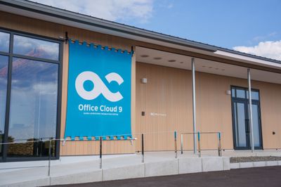 入口はバリアフリー対応 - Office Cloud ９(オフィスクラウドナイン） 貸し会議室（全面利用）の外観の写真