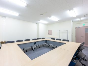 エコファニの貸会議室 by 三菱地所  4月4日オープン！ エコファニ貸会議室by三菱地所　Room「2A」最大18名収容の室内の写真