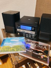 Bluetooth対応CDコンポです。ヒーリングCDを2種類ご用意しております。ご自由にお使いください。 - kaon R レンタルサロン　kaonRの設備の写真