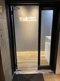 地下入り口 - KoA DANCE STUDIO K studioの室内の写真