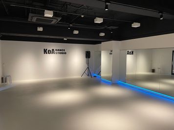 LEDライト変えられます。（ブルー） - KoA DANCE STUDIO K studioの室内の写真