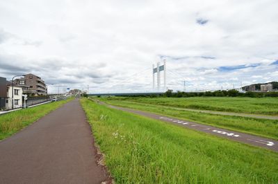 シェアキッチン近くに多摩川沿いの様子。 - ミモザハウス シェアキッチンの室内の写真