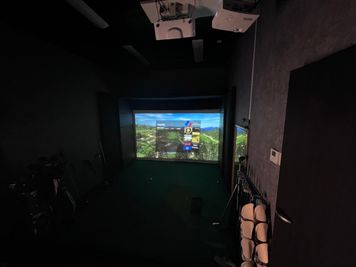 ゴテッツ シュミレーションゴルフの室内の写真