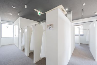 半個室ブースで集中できる - 自習室KAKOI（江戸川橋駅前店） 指定席：23番（半個室ブース・幅140cm）/コワーキングOKの室内の写真