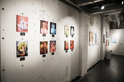 写真展使用例 - +８Gallery & Studio プラスエイトギャラリー＆スタジオの室内の写真