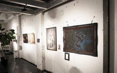 写真展使用例 - +８Gallery & Studio プラスエイトギャラリー＆スタジオの室内の写真