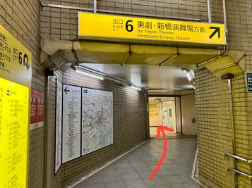 東銀座駅（日比谷線西口改札）から６番出口直結です🚇
都営浅草線の方も同様に６番出口からアクセス可能です◎ - ベンチャーデスク銀座５ 個室13(VD5)の室内の写真