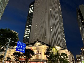 当施設を出て地上からみえる夜の歌舞伎座です✨
周辺環境は、このように素敵な雰囲気です♪ - ベンチャーデスク銀座５ 個室13(VD5)の室内の写真