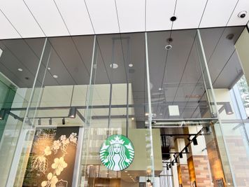 すぐ近くのスターバックスさんです☕（隣のビル） - ベンチャーデスク銀座５ 貸し会議室.N2　4名用　のその他の写真