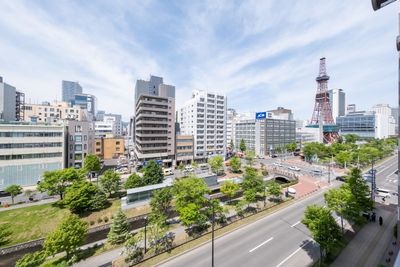 ＜カラフル会議室 大通＞ 多目的スペースの設備の写真