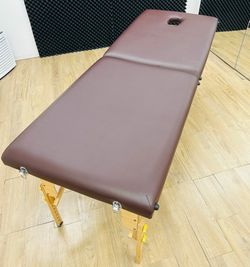 折りたたみ マッサージベッド 長さ185cm×幅70cm ダークブラウン - オスピタリタSTUDIO 関内店の設備の写真