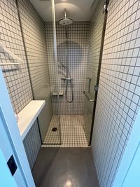 シャワー２台完備 - IRODORU Private Salon 【両面鏡張り】IRODORU / Private Salonの設備の写真