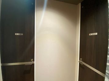 清潔な共同トイレが2個ございます。 - MP RENTAL大名 Room Cの設備の写真