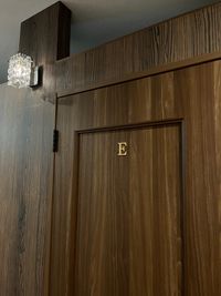 各個室入り口にはシャンデリアを配置 - Room Therapis　ルームセラピス レンタルサロン（ ルーム E）の室内の写真