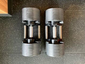 BUILT FITNESS 【幅広く豪華な器具揃いの個室ジム】の設備の写真