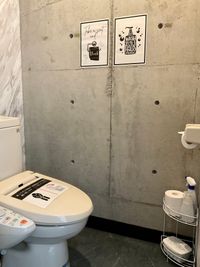 トイレ、ウォシュレット付き - BUILT FITNESS 【最高級の器具揃い・満足度No.1】の室内の写真