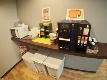 フリードリンクコーナー
オプションで有料(100円)コーヒーあり。 - 豊川グランドホテル Square66の設備の写真