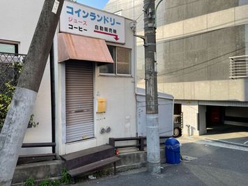 この建物が見えましたら、左にぐるっとまわった所にある階段を降りてください。 - リノスペstudio五反田 レンタルスペース/撮影スタジオ/レンタルスタジオ/ハウススタジオの外観の写真