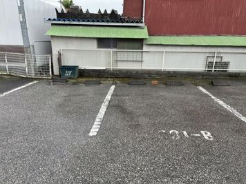 駐車場①赤レンガにwalifeと書いてあります。 - レンタルスペースWaLife長浜・米原のその他の写真