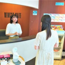 スタッフが毎日常駐 - 勉強カフェ大阪西梅田 勉強カフェ大阪西梅田の平日5時〜18時限定！ビジター利用の室内の写真