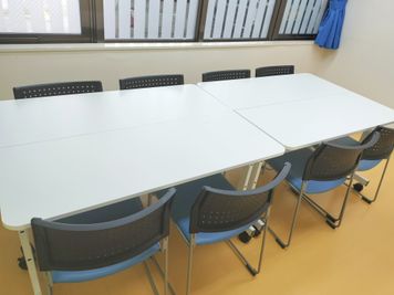 みんなの貸会議室　那覇旭町店 旭町101会議室[定員8+予備椅子]の室内の写真