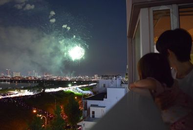 淀川花火大会もベランダから見れます。 - 夜景トワイライトルーム十三 Lala.Ru十三の室内の写真